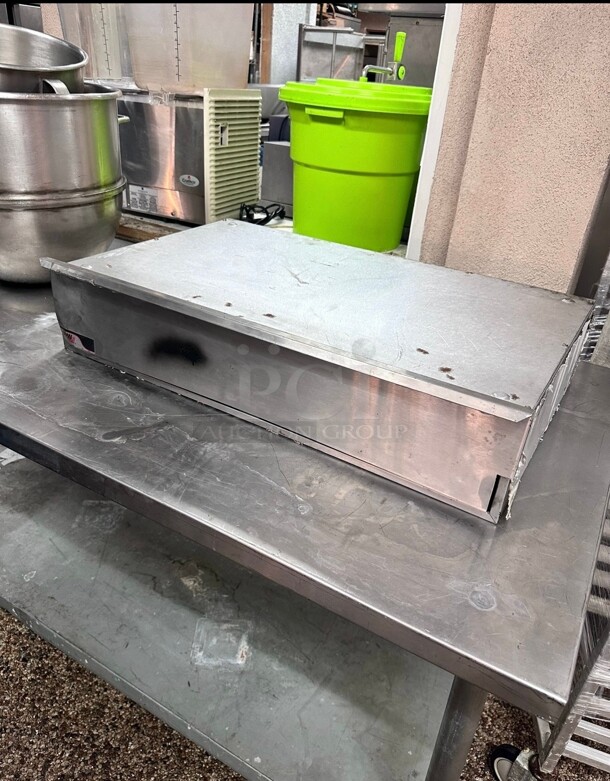 New APW Wyott BWD-75N Dry Hot Dog Bun Warmer - Holds 32 Buns, 208V Working  - Image 2 of 8