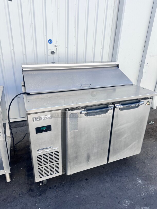 Everest 48" Sandwich Prep Table with Refrigerated Base 115 Volt Working  - Image 7 of 8