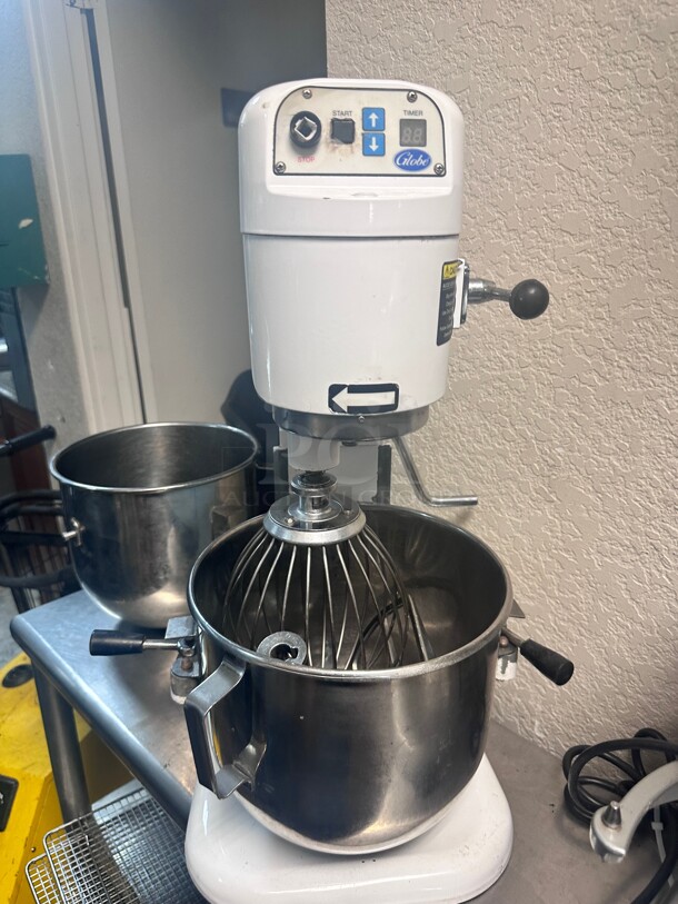 Working Globe SP08 8 qt Planetary Mixer - Bench Model, 1/4 hp, 115v  - Image 6 of 7