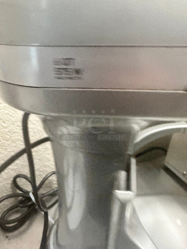 Working Kitchen Aid Professional 600™ Series 6 Quart Bowl-Lift Stand Mixer 115 Volt  - Image 6 of 8