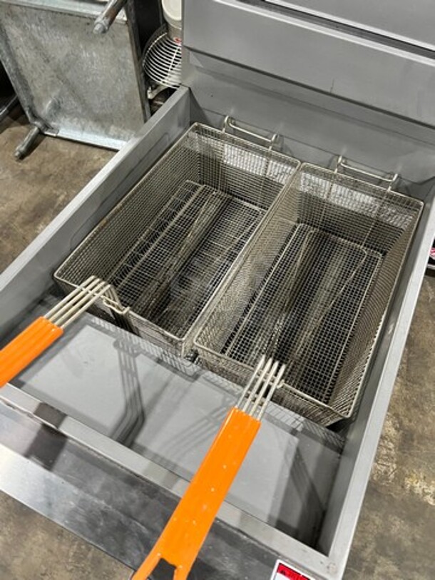 Like New! Sierra Commercial Natural Gas Powered Deep Fat Fryer! With 2 Metal Frying Baskets! With Backsplash! All Stainless Steel! On Casters! Model: SRF7580NG SN: 170802367 - Image 2 of 10