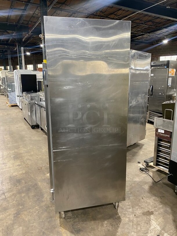 Nice Traulsen AllStainless Steel Commercial Single Door Reach In Cooler w/ Poly Coated Racks on Commercial Casters. 115 Volts, 1 Phase Model: RHT132WREFHS - Image 2 of 8