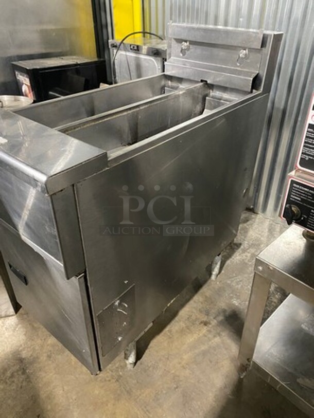 Pitco Commercial Electric Powered Split Bay Deep Fat Fryer! All Stainless Steel! On Legs! Model: SE14T SN: E10CD008548 208V 60HZ 3 Phase - Image 2 of 9