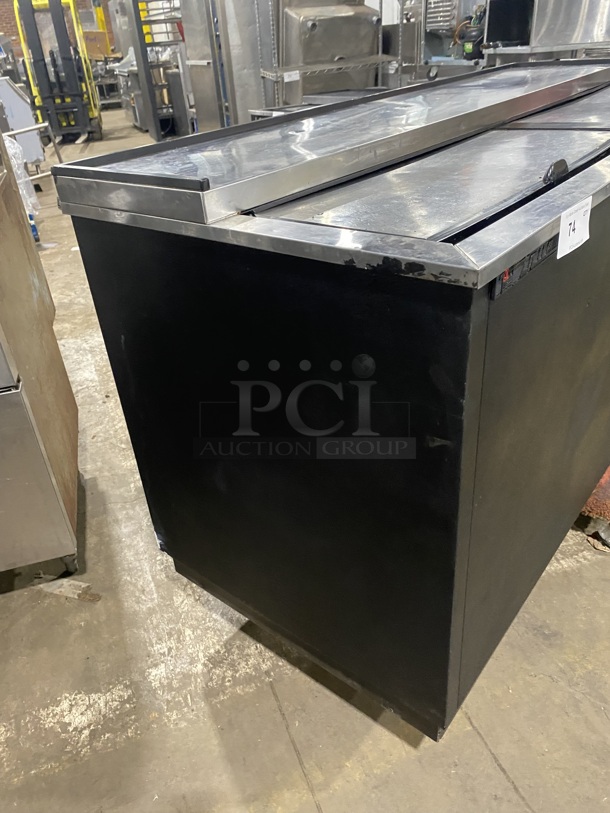True Refrigerated 2 Top Sliding Door Beer Bottle Cooler! Model TD65-24 Serial 6556524! 115V 1 Phase!  - Image 2 of 8