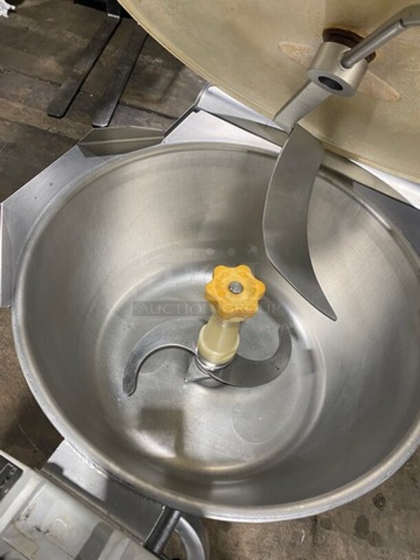 NICE! Hobart Commercial Vertical Cutter/Mixer/Mincer! All Stainless Steel! On Legs! WORKING WHEN REMOVED! Model: HCM450 SN: 311223674 200V 60HZ 3 Phase - Image 5 of 9