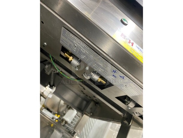 NICE! NEW! OUT OF THE BOX! Garland Heavy Duty Commercial Countertop Gas Powered Mirror Shine/Polished Top Flat Griddle! Thermostatic Controlled! 1-Inch-Thick Plate! With Back And Side Splashes! 36" Model: CG-36R  - Image 8 of 10