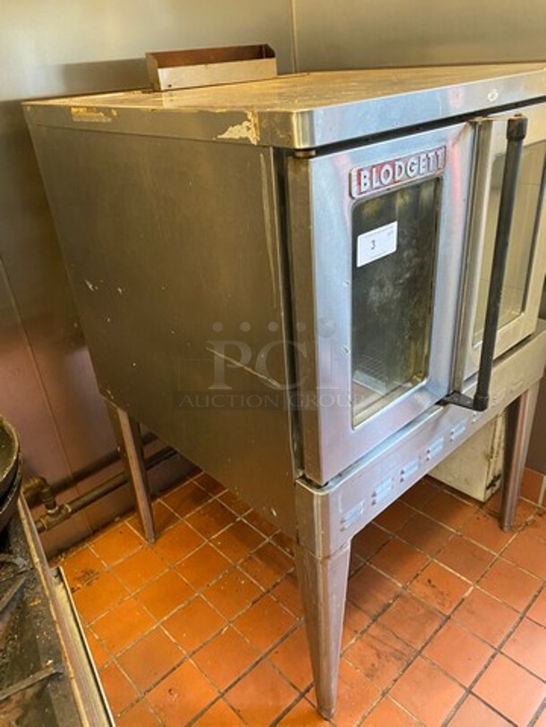 Blodgett Commercial Natural Gas Powered Convection Oven! With View Through Doors! Metal Oven Racks! All Stainless Steel! On Legs! WORKING WHEN REMOVED! - Image 2 of 7