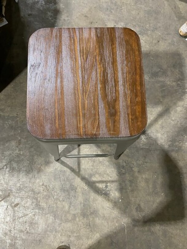 BRAND NEW! Astor Matte Platinum Clear Coated Finish Heavy Duty Metal Bar Height Stools! With Walnut Seat Top! With Footrest! 5 x Your Bid! - Image 7 of 10