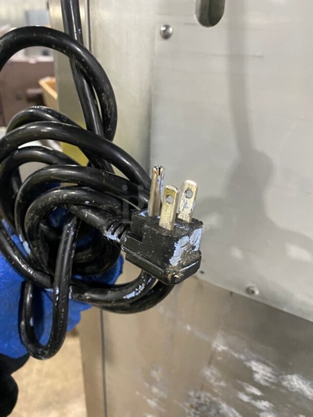 Migali Commercial Single Door Reach In Cooler! With Poly Coated Racks! All Stainless Steel! On Casters! Model: C1RHC SN: C1RHC00319012600920014 115V 60HZ 1 Phase - Image 9 of 9