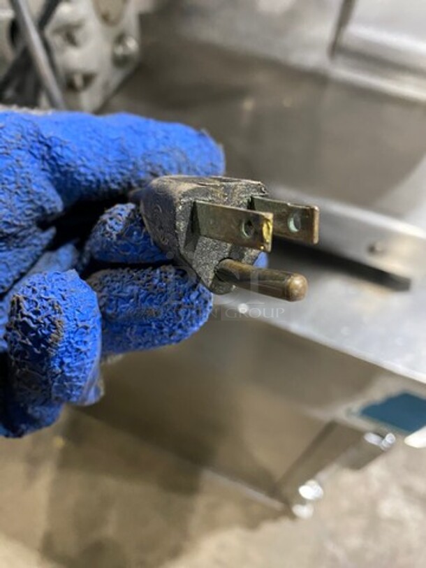 Globe Commercial Countertop Deli/ Meat Slicer! All Stainless Steel! - Image 9 of 9