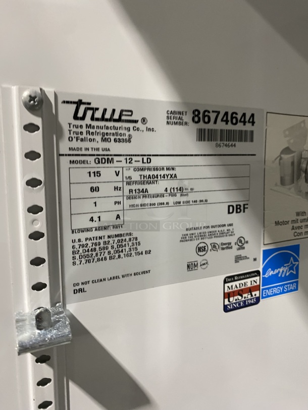 NICE! TRUE 1 Glass Door Refrigerator W/ Poly Coated Racks!  Model GDM-12-LD Serial 8674644 115V/60Hz/1 Phase - Image 7 of 8