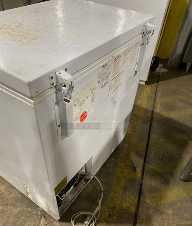 W.C Woods Commercial Chest Freezer! MODEL C07BBA SN: 092510601 115V - Image 4 of 7
