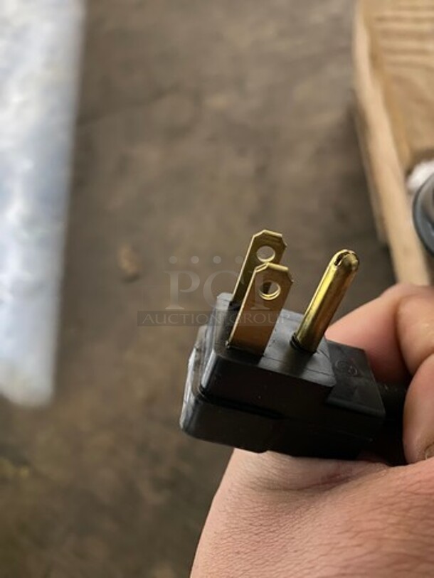 COOL! NEW! SCRATCH-N-DENT! Beverage Air Commercial Refrigerated Milk Cooler! Stainless Steel Body! On Casters! Model: SM34HCS SN: 13206661 115V 60HZ 1 Phase - Image 9 of 11