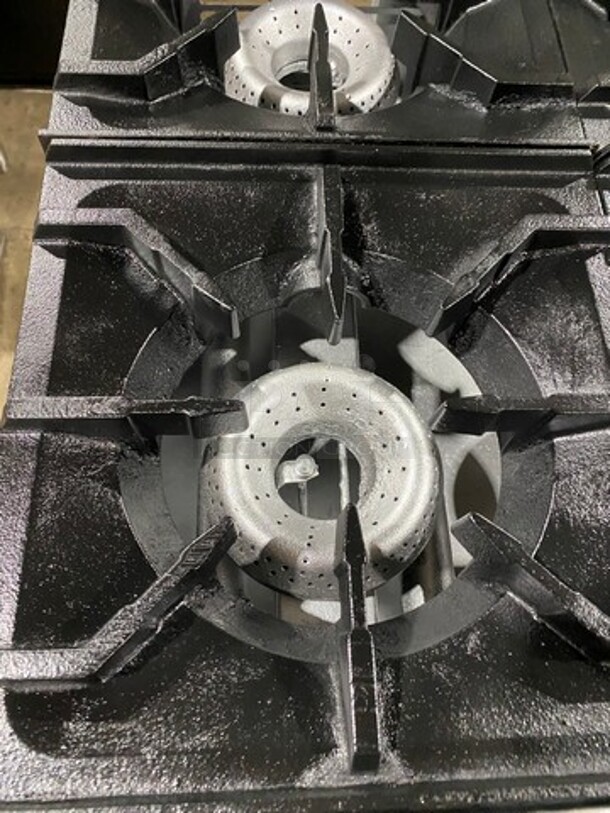 American Range Commercial Natural Gas Powered 4 Burner Stove! With Raised Back Splash And American Range Salamander! With Oven Underneath! All Stainless Steel! On Legs! - Image 6 of 9