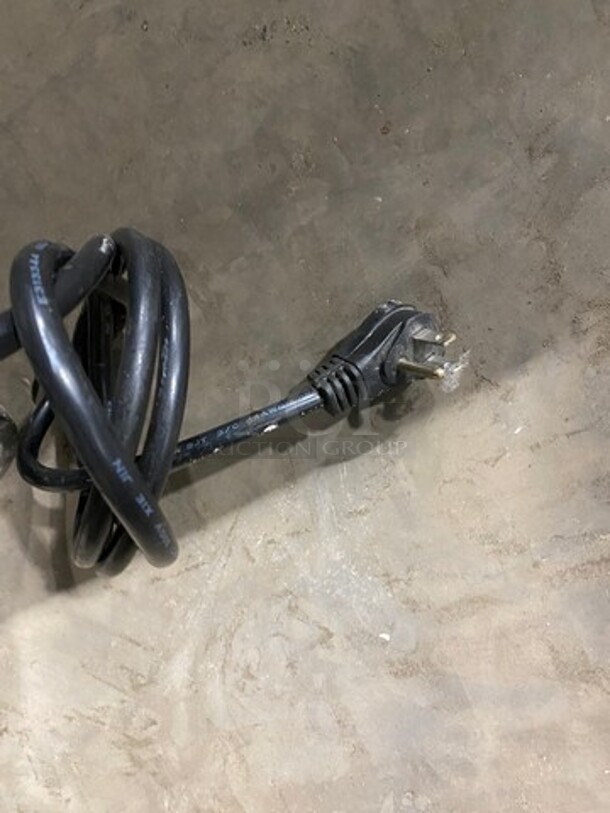 Kelvinator Commercial 2 Door Reach In Cooler Merchandiser! With View Through Doors! Poly Coated Racks! On Casters! Model: KCGM47RB 115V - Image 8 of 8