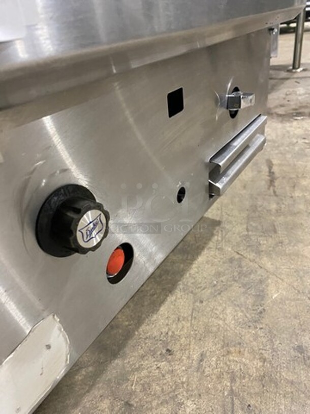 Duke Commercial Countertop Natural Gas Powered Flat Top Griddle! With Back And Side Splashes! All Stainless Steel! - Image 7 of 8