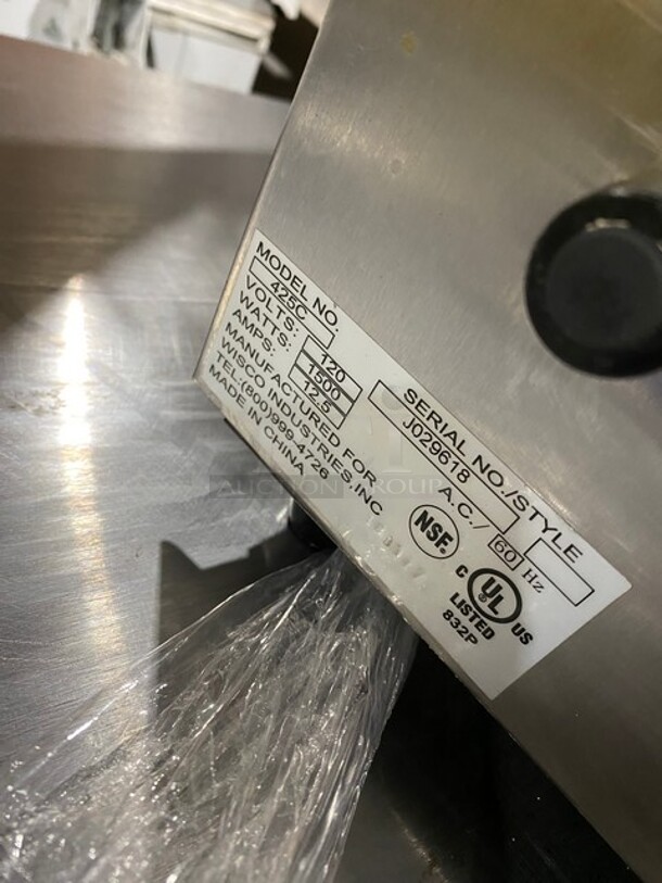 Wisco Commercial Countertop Electric Powered Pizza! MODEL 425C SN: J029618 120V  - Image 7 of 8