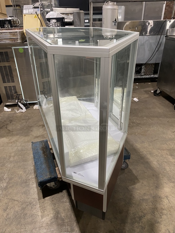 Display Concepts Metal Commercial Floor Style Display Case Merchandiser! - Image 2 of 6