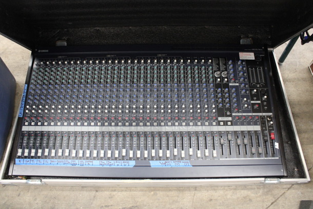 Yamaha Model FX-32 MG32/14FX Analog Sound Mixing Console in Hard Case. 43.5x23.5x7
