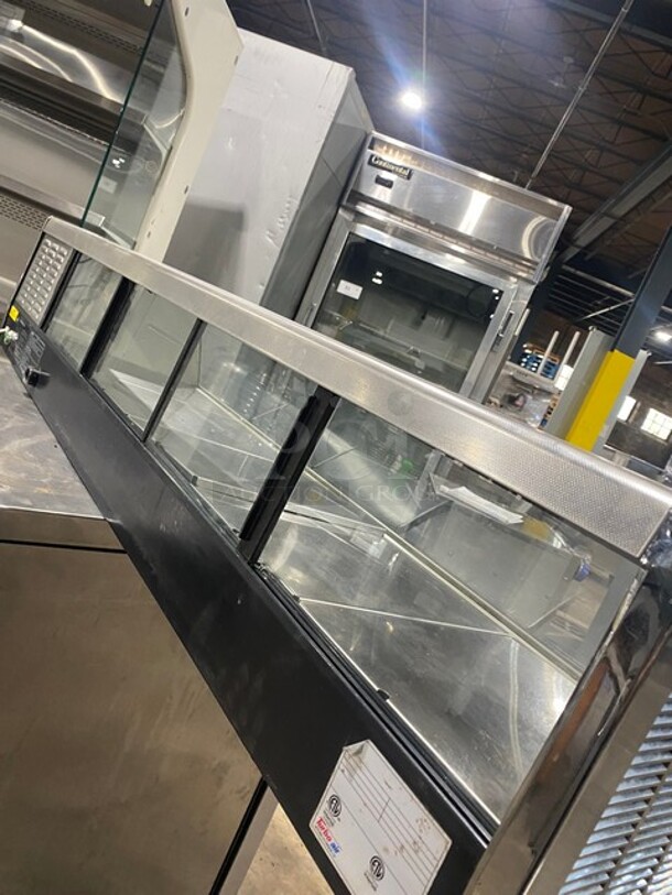 Turbo Air Commercial Countertop Refrigerated Sushi Display Case Merchandiser! With Curved Glass! Stainless Steel Body! WORKING WHEN REMOVED! - Image 4 of 8