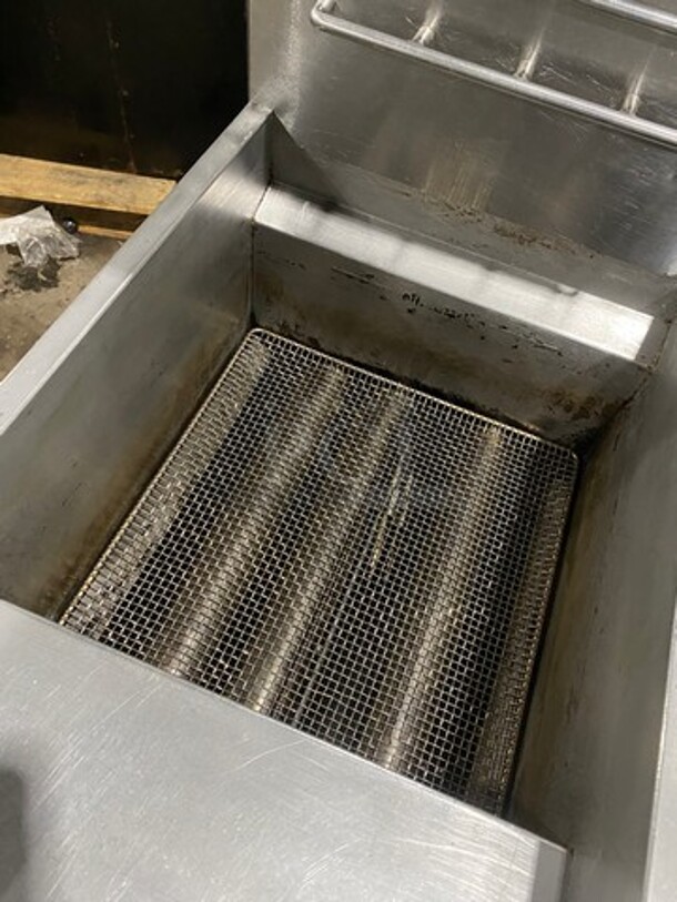 Atosa Commercial Natural Gas Powered Deep Fat Fryer! With 2 Metal Frying Baskets! All Stainless Steel! On Legs! - Image 6 of 8