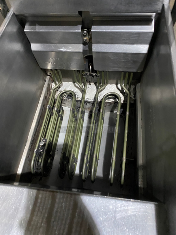 Pitco Frialator Commercial Electric Powered Deep Fat Fryer! With Oil Filter System! With 2 Frying Baskets! All Stainless Steel! On Casters! Model: SFSE14 SN: E08HA027571 208V 60HZ 3 Phase - Image 6 of 9