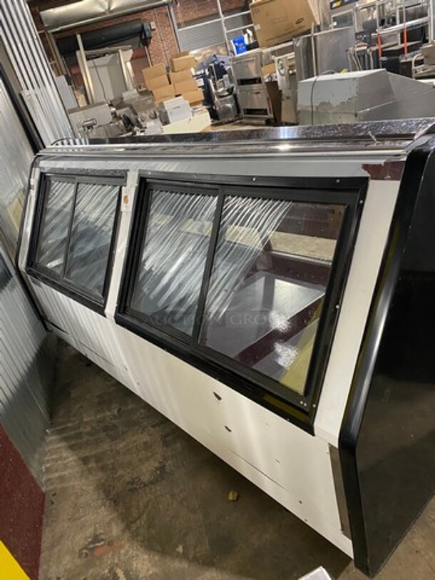 Resnick Commercial Refrigerated Deli/ Meat Display Case Merchandiser! With Curved Front Glass! With Rear Access Doors! With Legs! REMOTE COMPRESSOR! NO COMPRESSOR! - Image 4 of 10