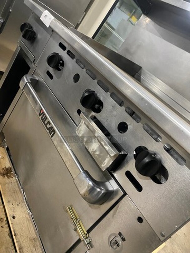 WOW! Vulcan Commercial Natural Gas Powered Flat Top Griddle With 2 Burner! Flat Griddle Has Side Splashes! With Raised Back Splash And Salamander Shelf! With Oven Underneath! All Stainless Steel! On Casters! Model: 48C2B36GN SN: 650094075 - Image 9 of 11