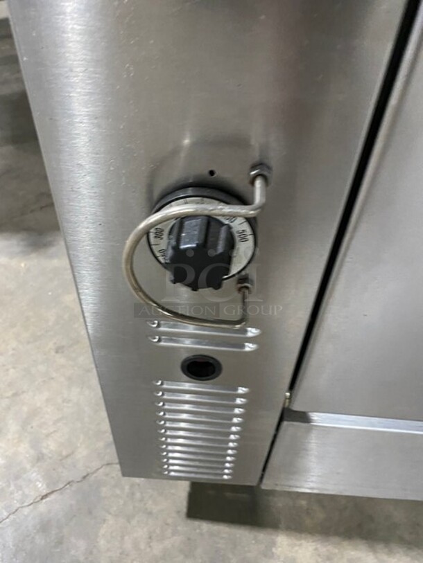 NICE! Us Range Commercial Heavy Duty Natural Gas Powered French Top/Hot Plate Range! With Full Size Oven Underneath! All Stainless Steel! With Oven Racks! On Casters!  - Image 7 of 10