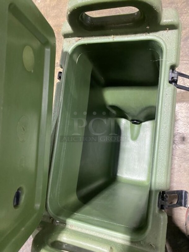 ALL ONE MONEY! Cambro Insulated Beverage Dispenser/ Holder! With Side Handles! With Lid! - Image 4 of 5