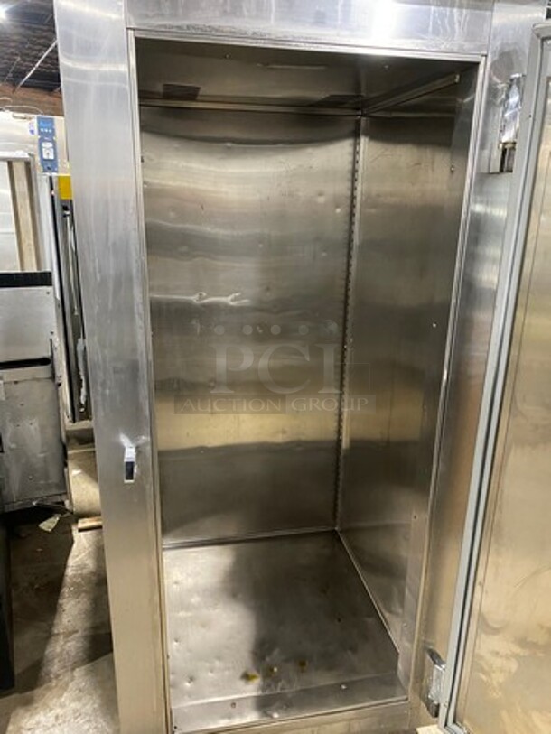 Victory Commercial Single Door Reach In Freezer! All Stainless Steel! On Legs! - Image 5 of 8
