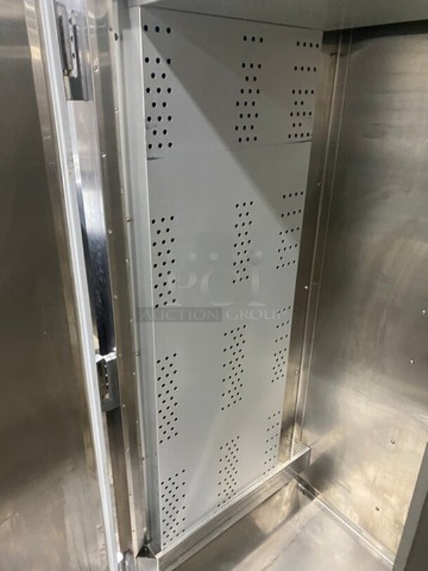 Traulsen Commercial Single Door Roll In Rack Dough Retarder Cooler! All Stainless Steel! With Rack! Model: RPP132LFHS SN: T173241J11 115V 60HZ 1 Phase  - Image 6 of 10