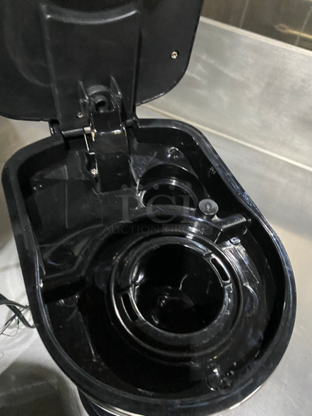 IN THE BOX! Aicook Countertop Single Cup Coffee Maker! Model: CM6652 - Image 7 of 9
