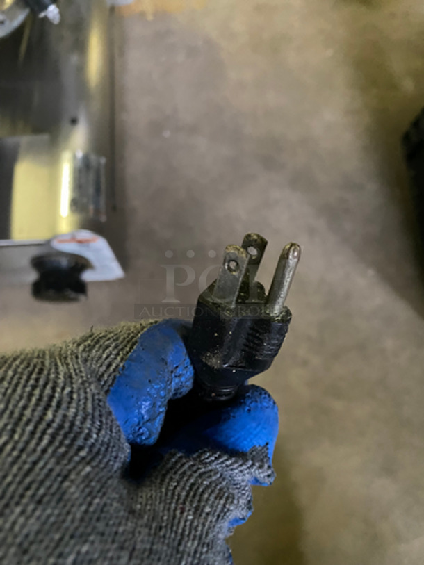 Globe Commercial Countertop Meat/Deli Slicer! All Stainless Steel! Model: 3500 SN: 358637 115V 60HZ 1 Phase - Image 9 of 9