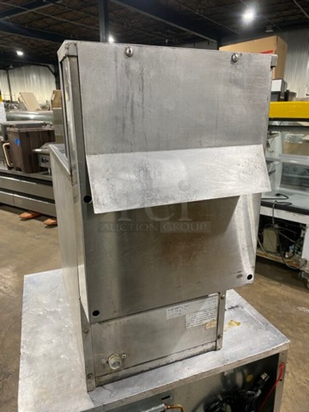 Commercial Countertop Natural Gas Powered Deep Fat Fryer! With Back Splash! All Stainless Steel! - Image 4 of 9