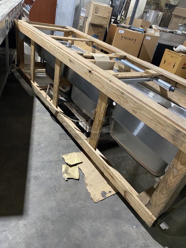 BRAND NEW! EAGLE 3 Compartment Dishwashing Sink!  W/ Right side Drainboard! Heavy Gauge! On Casters! Model 412-24-3-24R Serial 0909241243 - Image 4 of 9