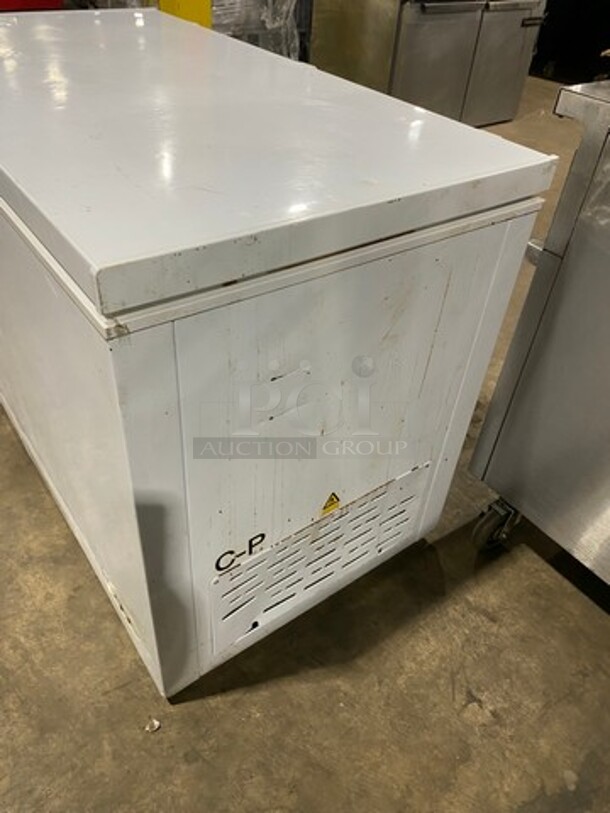 Galaxy Commercial Reach Down Chest Freezer! With Hinged Top Lid! Model: 177CF13HC SN: BD450X10318J9HA045 115V 60HZ 1 Phase - Image 2 of 7
