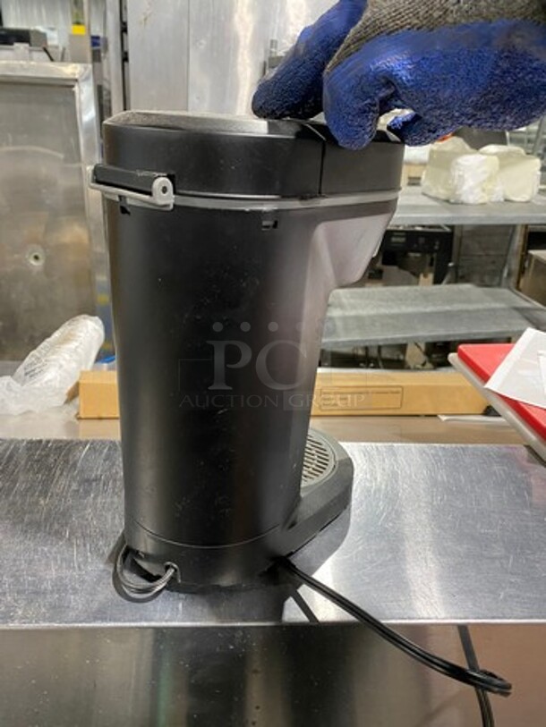 Farberware Countertop K Cup Coffee Maker! Model: 201762 120V - Image 3 of 7