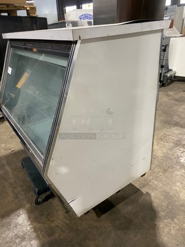 Marc Commercial Refrigerated Deli/Bakery Display Case! With Slanted Front Glass! With Sliding Glass Rear Access Doors! 115V 60HZ 1 Phase - Image 2 of 8