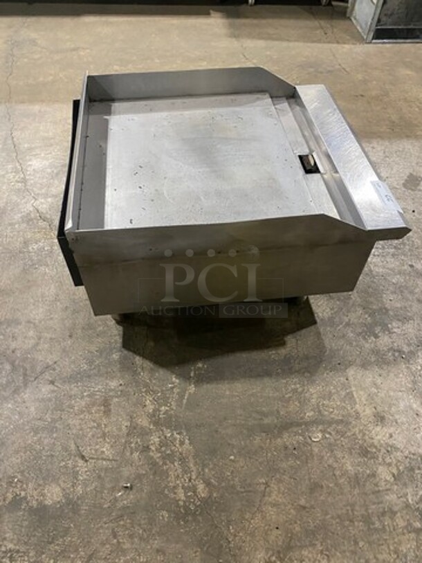 APW Commercial Countertop Natural Gas Powered Flat Top Griddle! With Back And Side Splashes! All Stainless Steel! On Small Legs! - Image 4 of 7