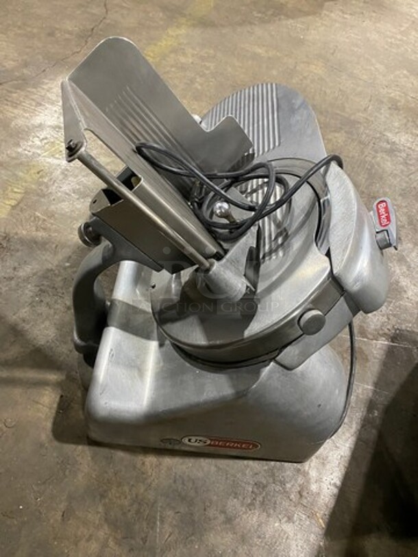 Sweet! Berkel Heavy Duty Commercial 12 Inch Blade Meat & Cheese Slicer! 115V 1 Phase!  - Image 4 of 7