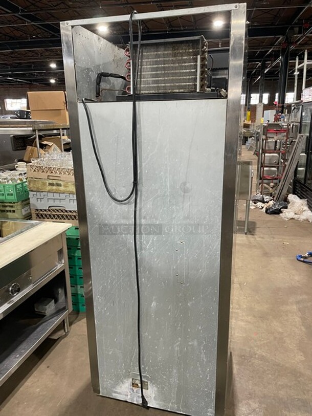 Sweet! Everest Commercial Reach In Dual Temp Refrigerator/Freezer Combo! All Stainless Steel! With Poly Coated Racks! On Casters! 115V 1 Phase! Model: ESRFH2 SN: BSRFH214040001! - Image 3 of 11
