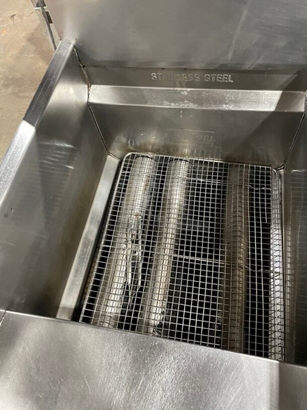 American Range Commercial Natural Gas Powered Deep Fat Fryer! All Stainless Steel! With Frying Baskets! On Legs! Model: AF-35/50 SN: 180412-CO2971! - Image 5 of 8