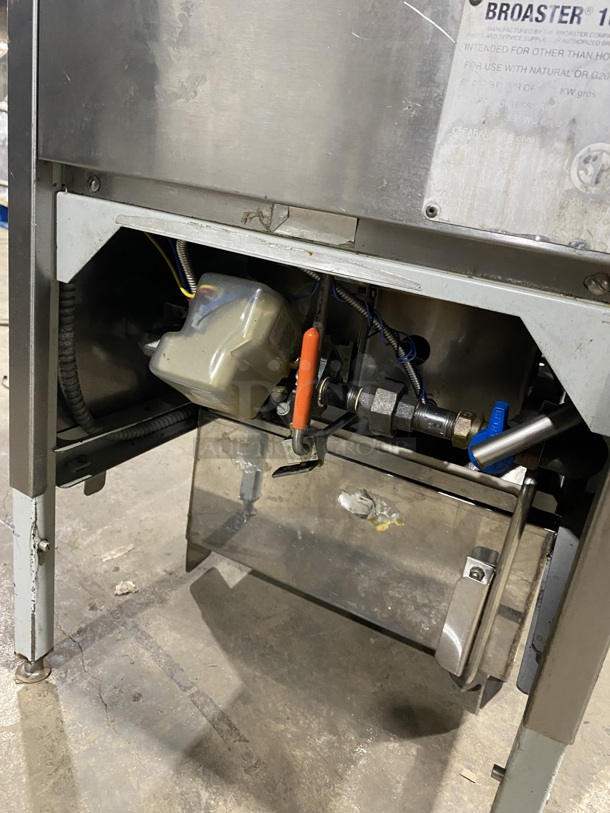 WOW! BROASTER Natural Gas Powered Heavy Duty Commercial Pressure Fryer! Smart Touch Screen! With Oil Filter! Model 1800GH  - Image 8 of 11