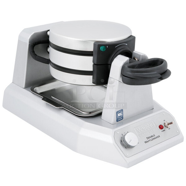 BRAND NEW SCRATCH AND DENT! Waring WWD200 Stainless Steel Countertop Waffle Maker. 120 Volts, 1 Phase. - Item #1112636