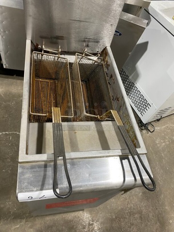 Commercial Natural Gas Powered Deep Fat Fryer! With 2 Metal Frying Baskets! All Stainless Steel! On Legs! - Image 5 of 9