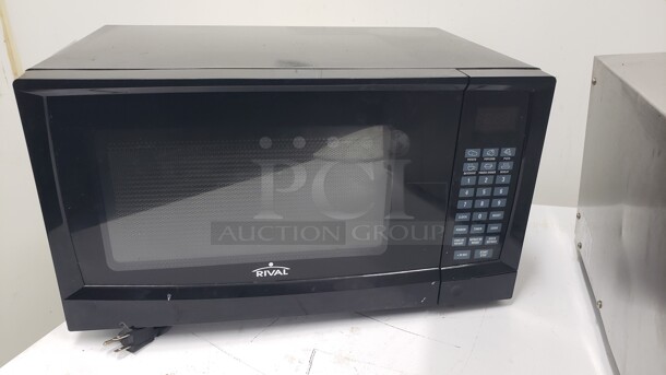 Rival 0.9 Cu. Ft. Black Microwave Oven

Not tested

(Location 2)