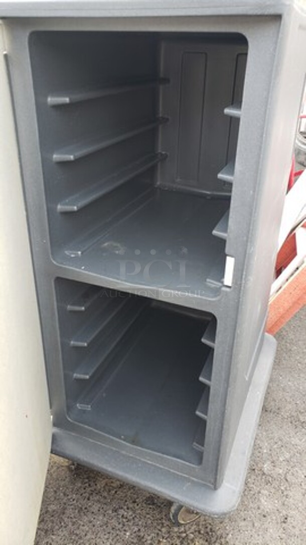 Cambro MDC1418T16 16 Tray Meal Delivery Cart! - Image 2 of 2