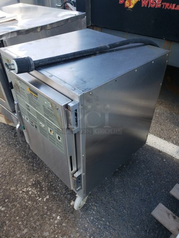 AccuTemp Steam 'N' Hold Countertop Electric Convection Steamer! Sold as is.

208 V
60 Hz
3 PH - Image 2 of 8