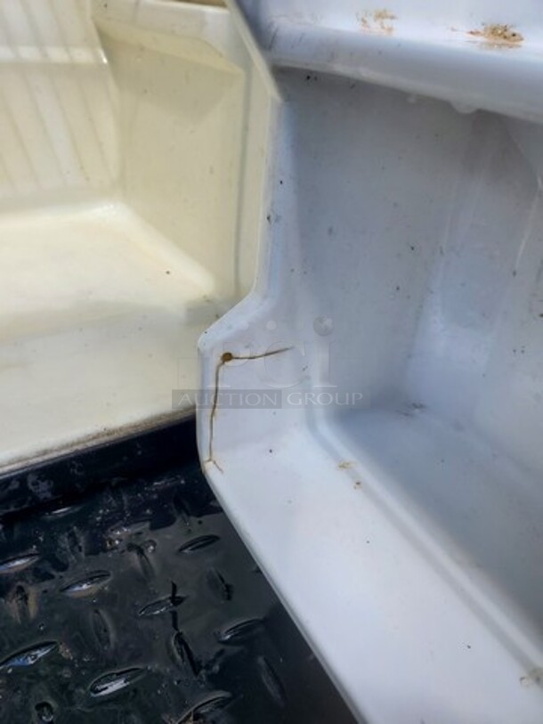 Whirlpool Mini Fridge! - Image 3 of 6